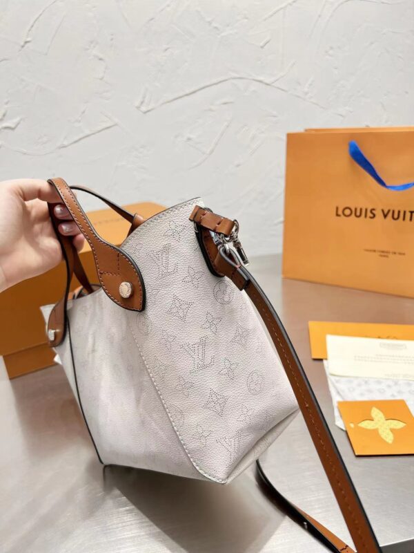 New Handbag 2022 - Image 6