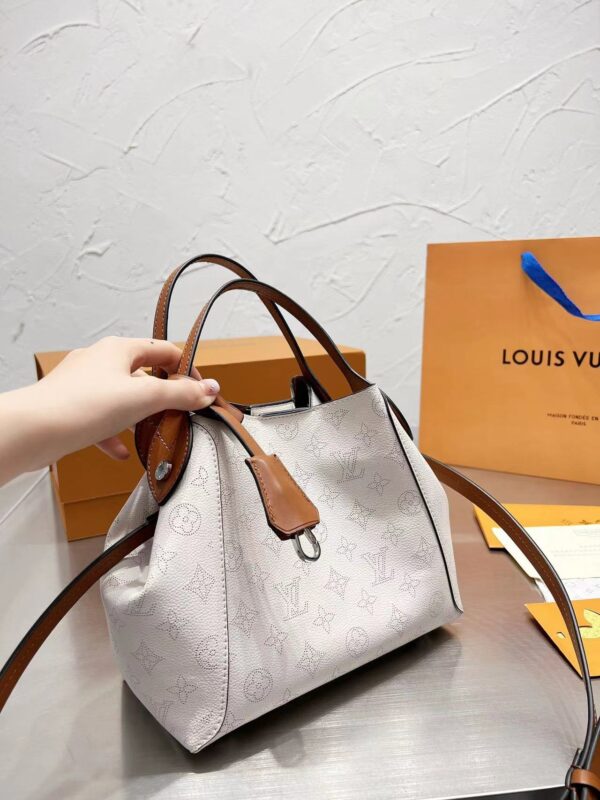 New Handbag 2022 - Image 5