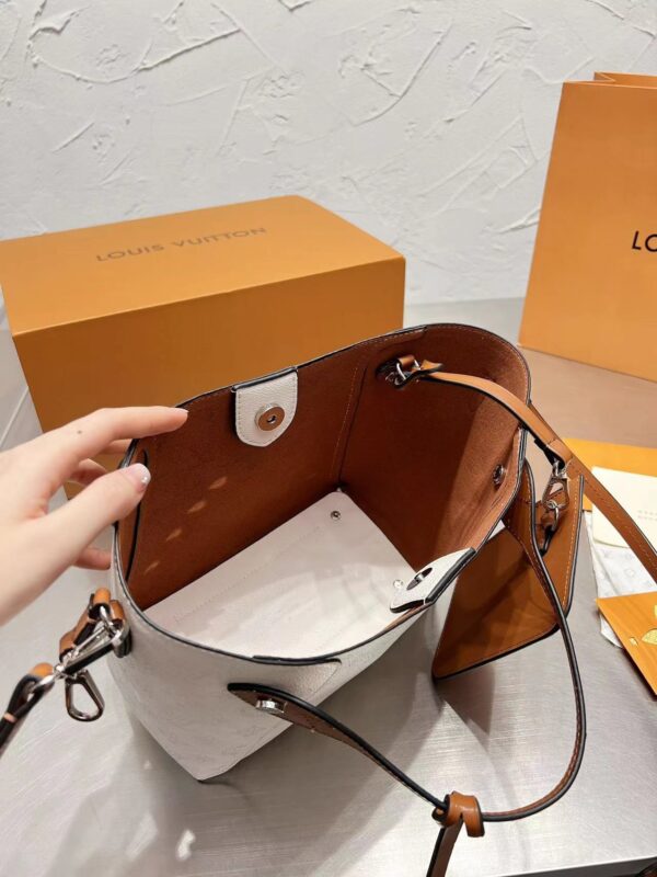 New Handbag 2022 - Image 3