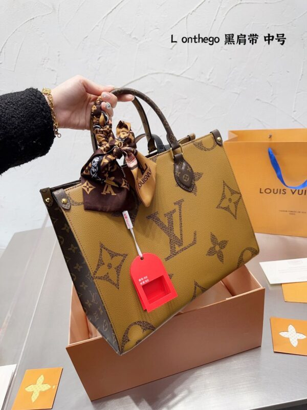 1:1 Quality On the Go Monogram