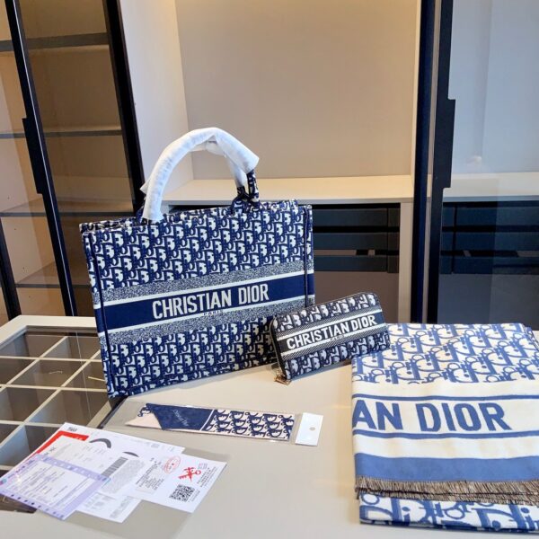 2023 Multiple Handbags Options - Image 5