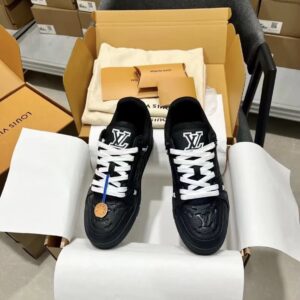 Lv Sneaker 01